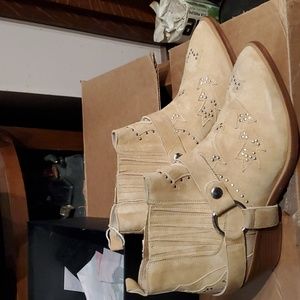 NIB $490 Morobe cowboy boots